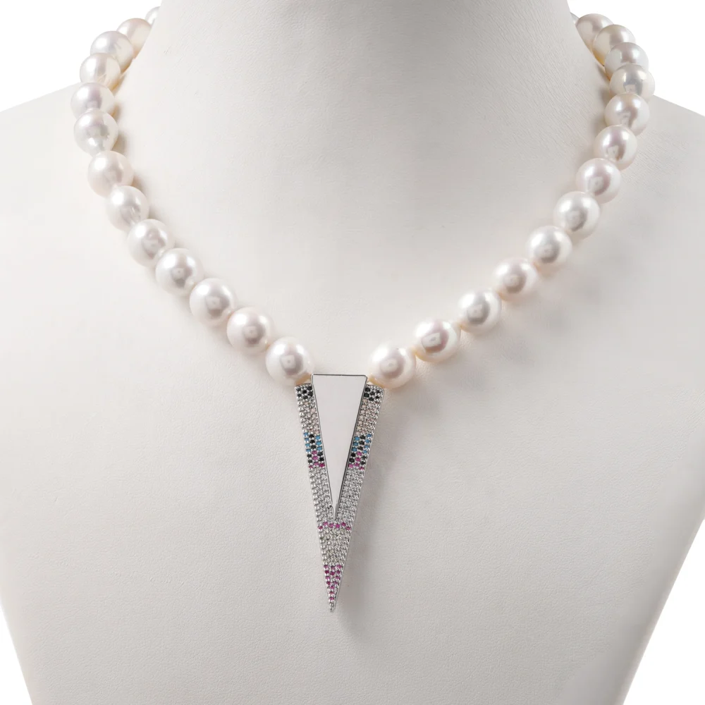 Modern Pearl Necklace with Geometric V Pendant, Elegant White Pearl Choker, Contemporary Bridal Jewellery Gift for Her